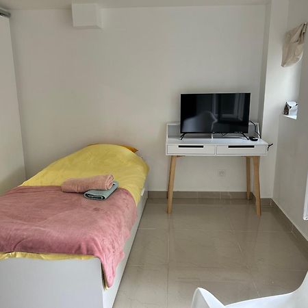 Chambre 14M2 Massy  Exterior photo